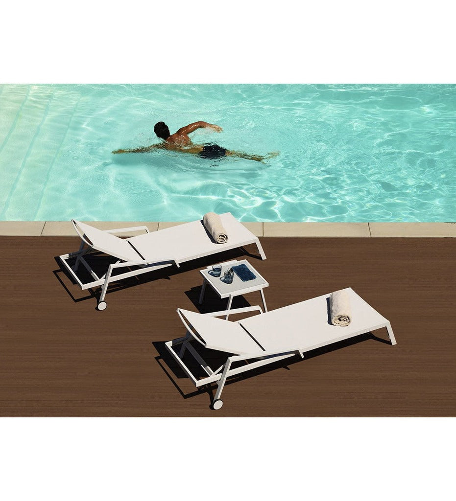 10DEKA Amelia Sunlounger With Ext Wheels