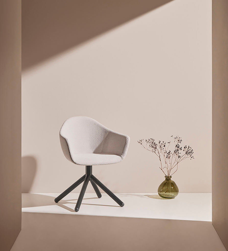 lifestyle, Blasco &amp; Vila Nomad Swivel Chair