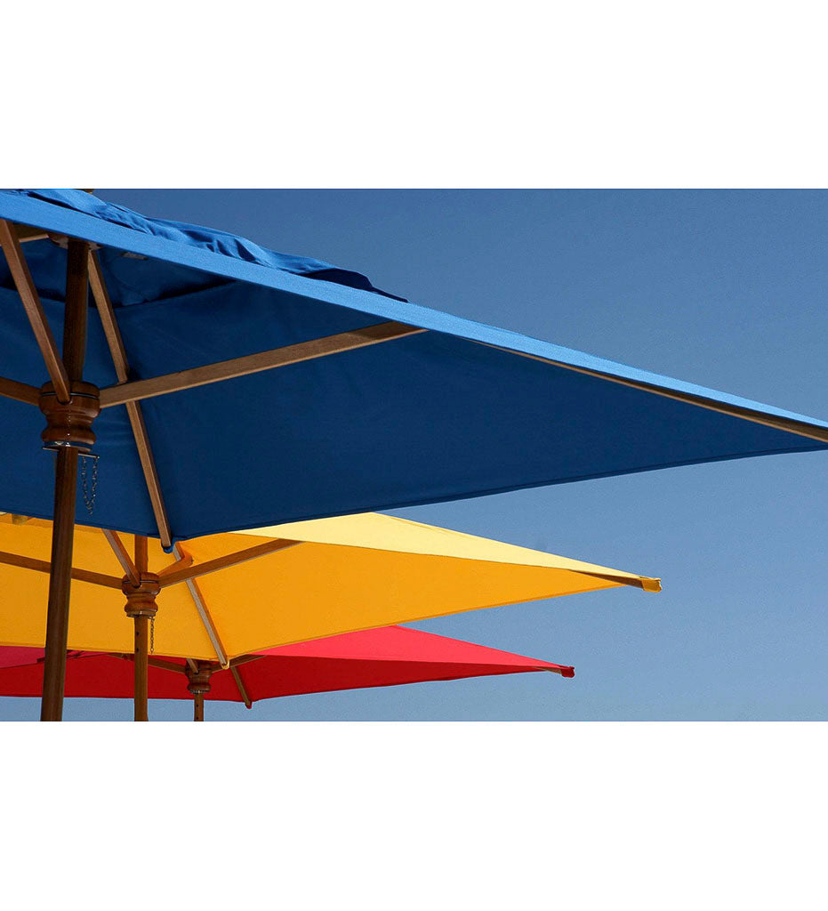 lifestyle, Woodline 7&#39; Safari Square Center Post Umbrella