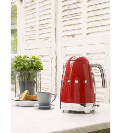 lifestyle, SMEG red variable temperature kettle